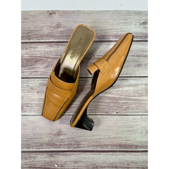 Bisou Bisou Tan Leather Size 7 Closed Toe Mules Curved High Heel Slip-On Shoes - Picture 2 of 16